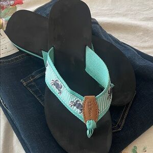 L.L. Bean Teal Crab Flip Flops Like New 8